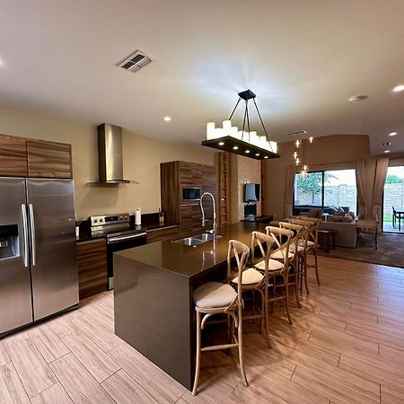 Luxury Home In Orlando With Private Hot Tub - 7 Min From Disney Parks - 3 Bedrooms And 4 Bathrooms! Buitenkant foto