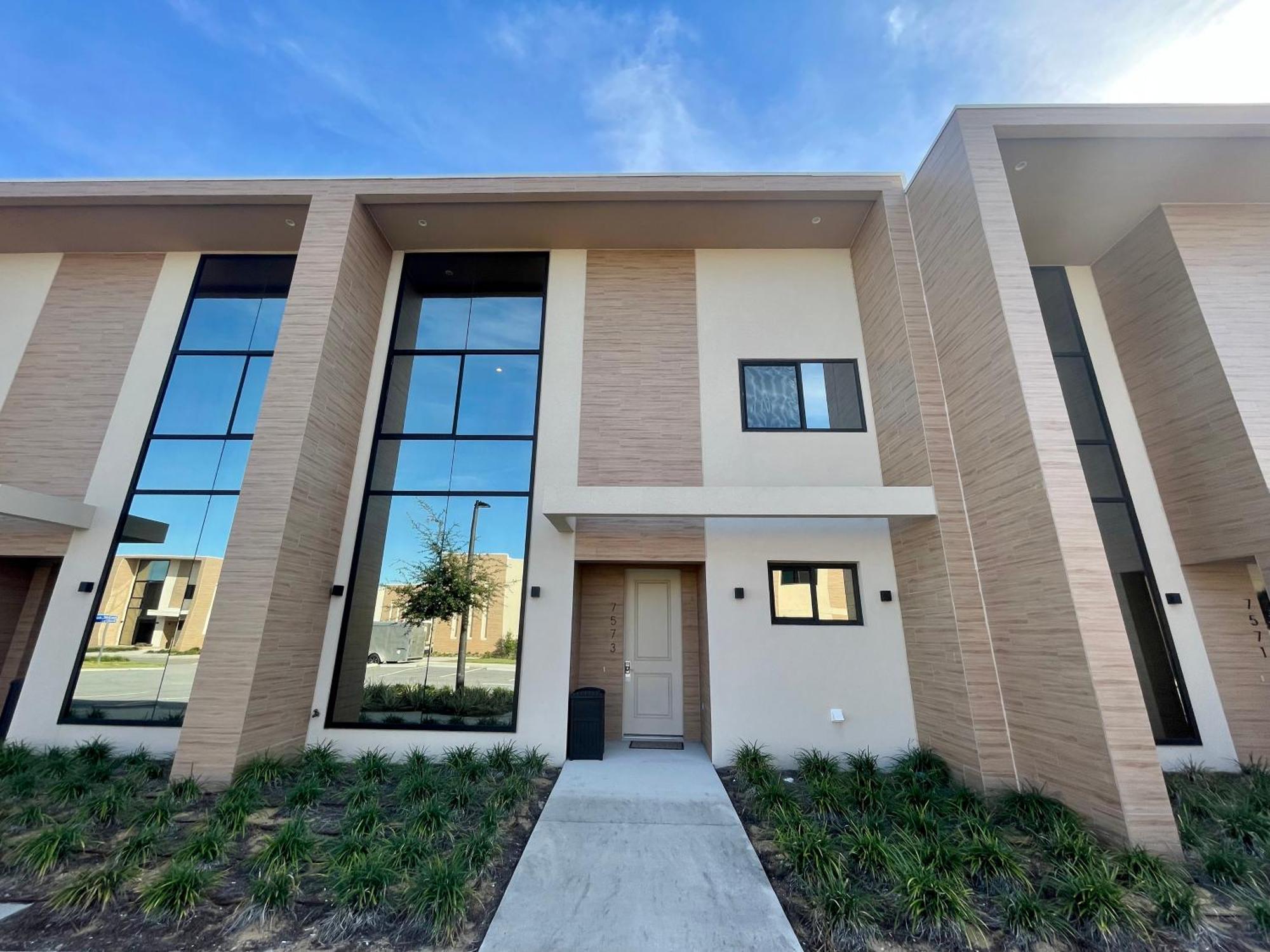 Luxury Home In Orlando With Private Hot Tub - 7 Min From Disney Parks - 3 Bedrooms And 4 Bathrooms! Buitenkant foto