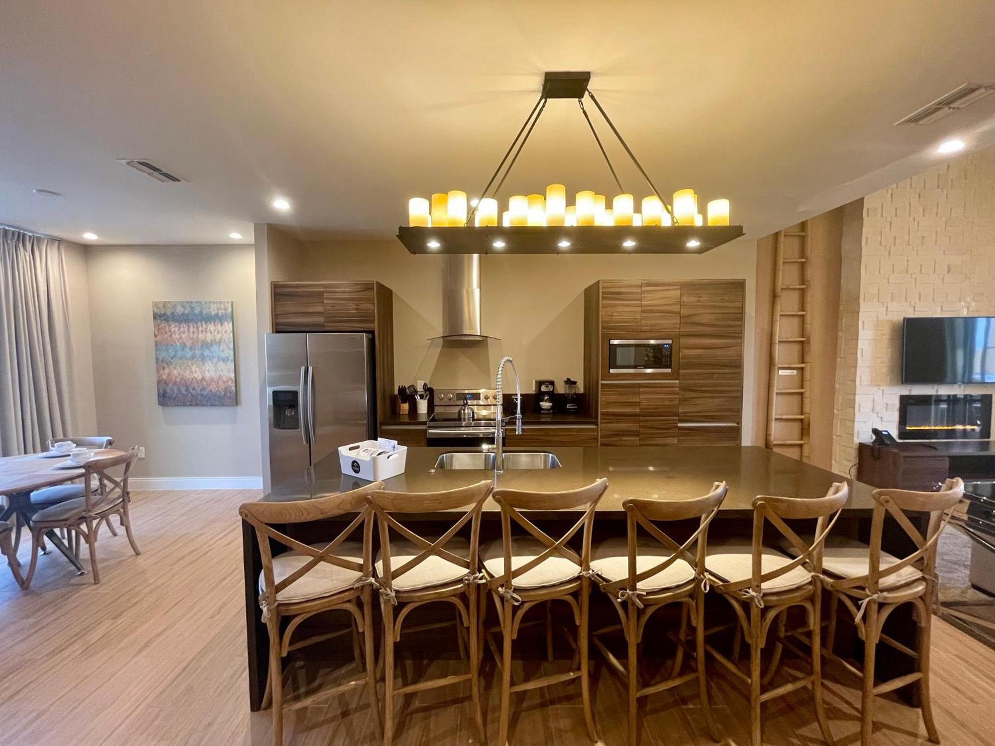 Luxury Home In Orlando With Private Hot Tub - 7 Min From Disney Parks - 3 Bedrooms And 4 Bathrooms! Buitenkant foto