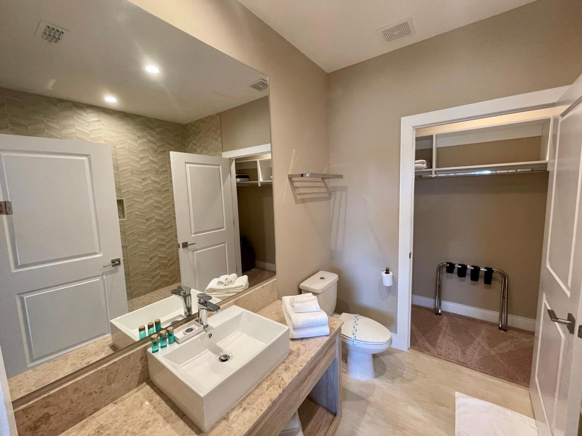 Luxury Home In Orlando With Private Hot Tub - 7 Min From Disney Parks - 3 Bedrooms And 4 Bathrooms! Buitenkant foto