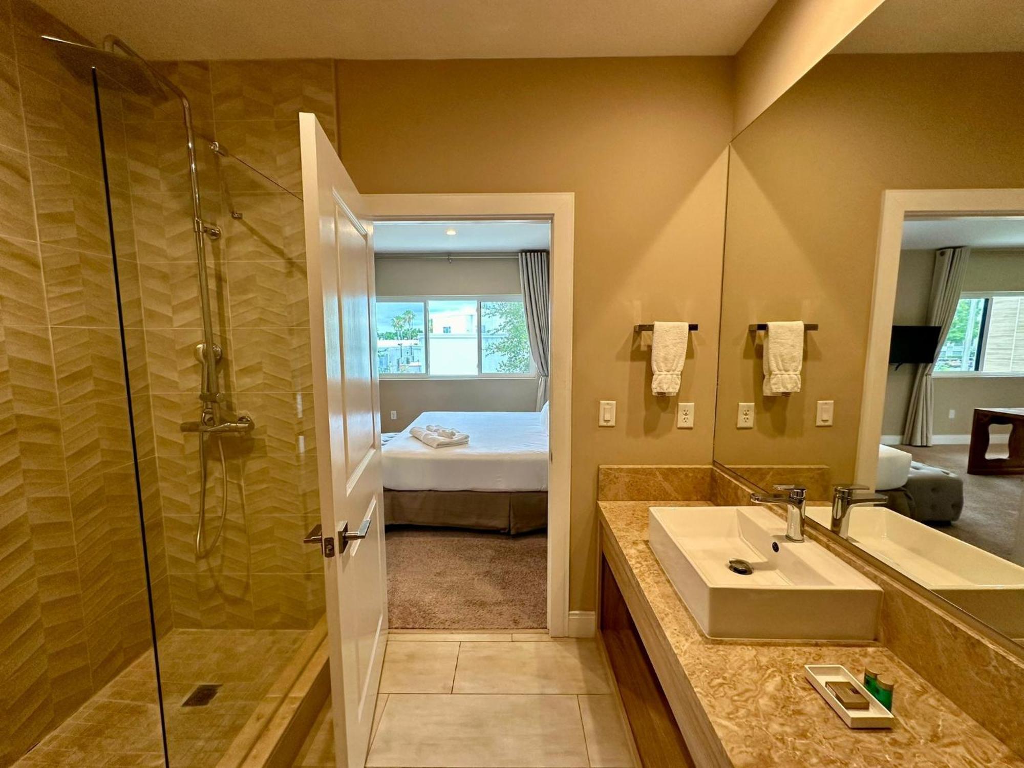 Luxury Home In Orlando With Private Hot Tub - 7 Min From Disney Parks - 3 Bedrooms And 4 Bathrooms! Buitenkant foto