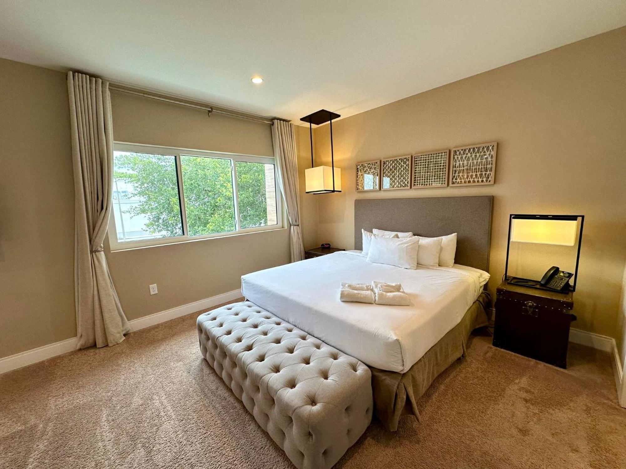 Luxury Home In Orlando With Private Hot Tub - 7 Min From Disney Parks - 3 Bedrooms And 4 Bathrooms! Buitenkant foto